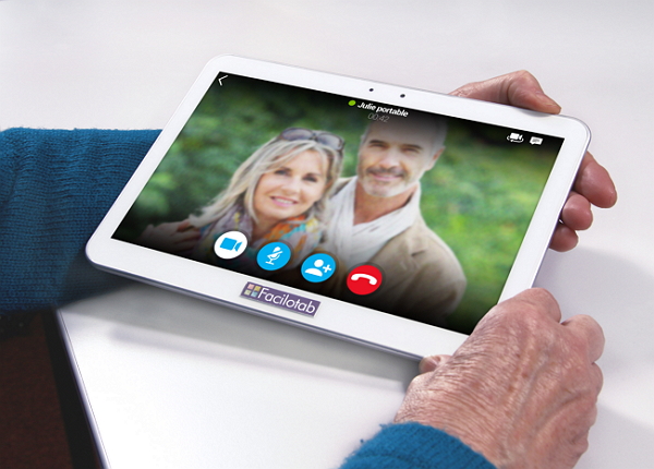 Les seniors ont maintenant leur tablette avec webcam - Facilotab