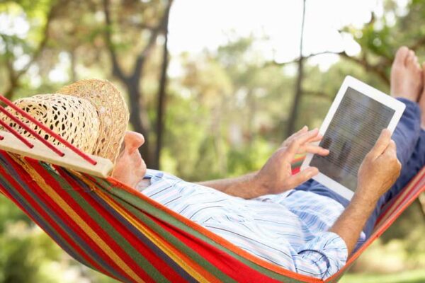 tablet-senior-relaxation